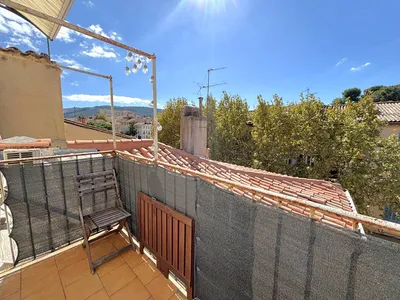 Appartement T2 en duplex Aubagne  dans le centre en dernier étage avec balcon