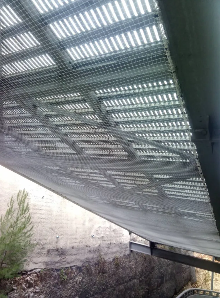 filet sous passerelle tgv parking aix