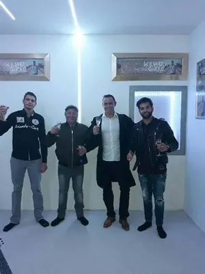 KENDI GIRAC, son père et les designer BELON DESIGN-tout a été réalisé en BETON CIRE TERRE DU MONDE et PEINTURE ACRYLIQUE TERRE D