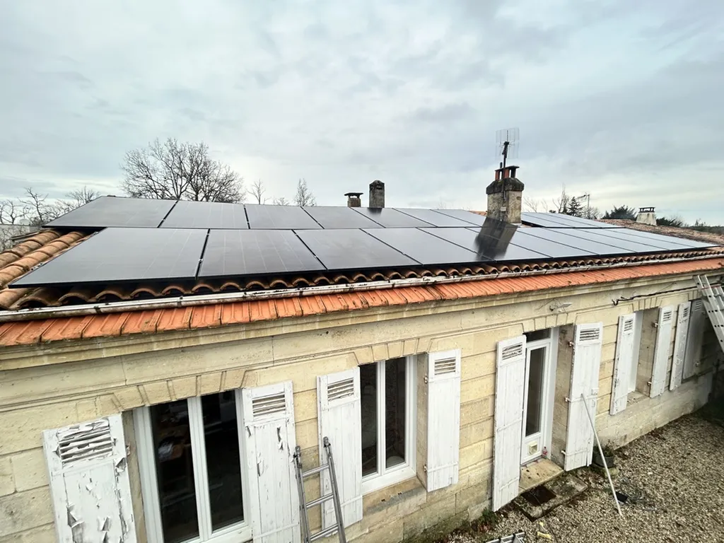 installation de panneaux photovoltaiques 10KW avec batterie virtuelle de stockage du surplus de production à Gradignan 33170