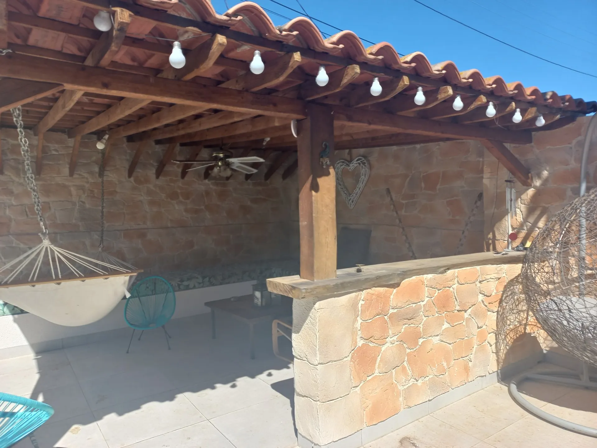 réalisation d'un pool house avec effet pierre sur une habitation à Sète