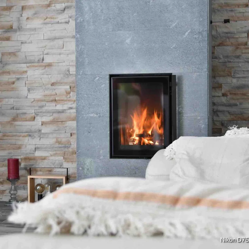 Installation poêle de masse mixte bois et granulés Koli 18T Rigata a Ares près d’Arcachon