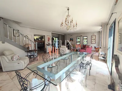 Maison de 231m² à vendre sur Le Mesnil Le Roi: pièce de vie lumineuse, suite parentale, 3 chambres et bureau, garage et jardin proche Saint Germain en Laye