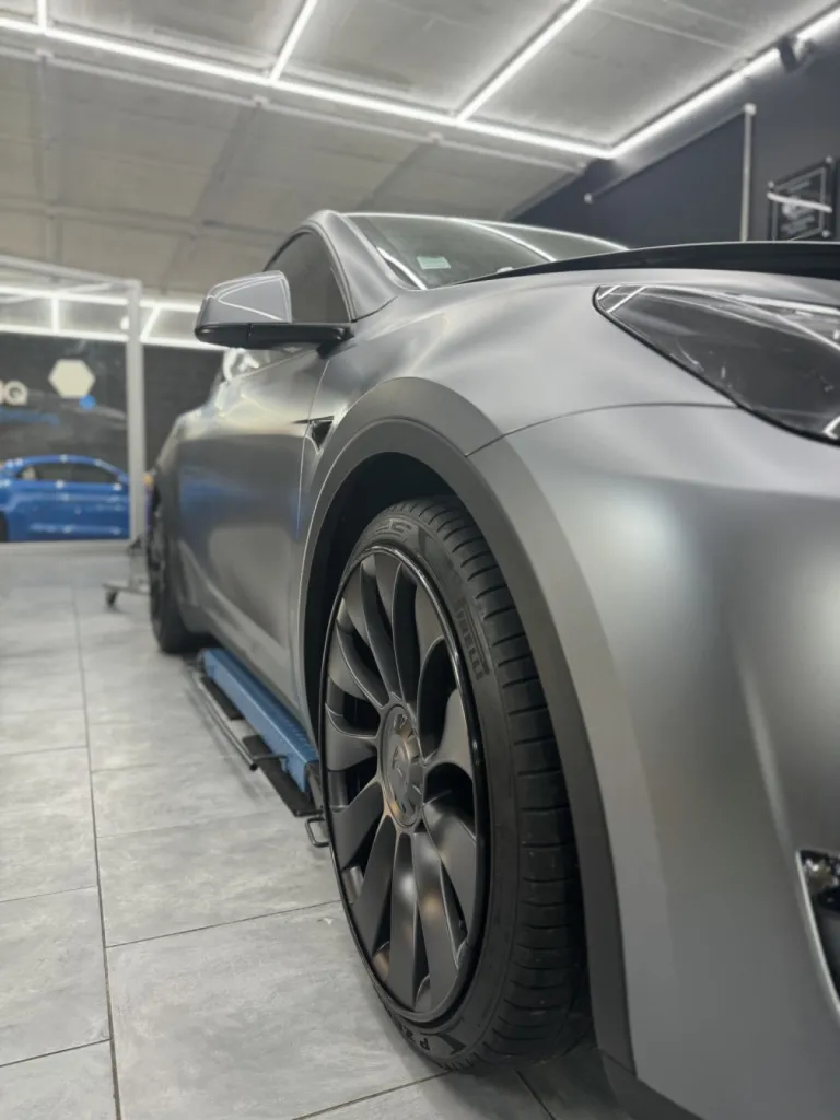 Film de protection voiture XPEL STEALTH - Tesla Y Perfomance sur l’axe Cannes, Nice, Monaco