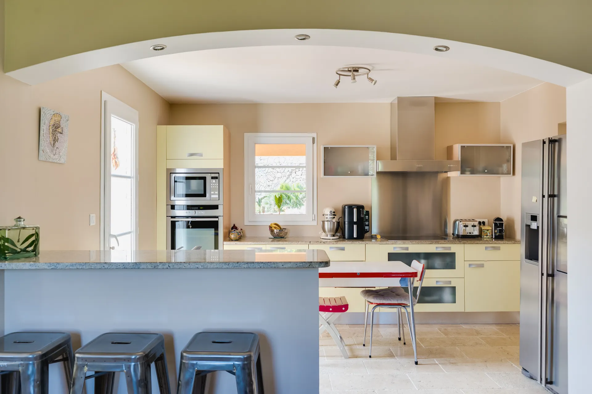 Vente maison Cassis au cœur du village au calme absolu, avec piscine, garage et vue sur le Cap Canaille