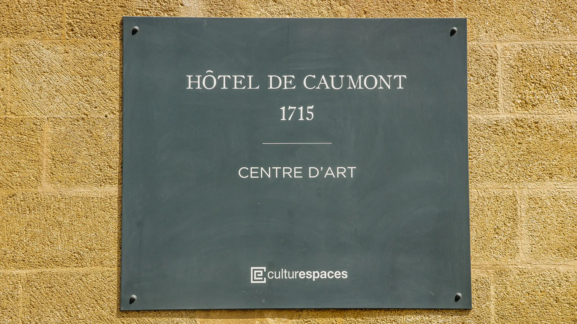 Visitez l’Hôtel de Caumont à Aix-en-Provence depuis Thecamp Hotel & Lodges