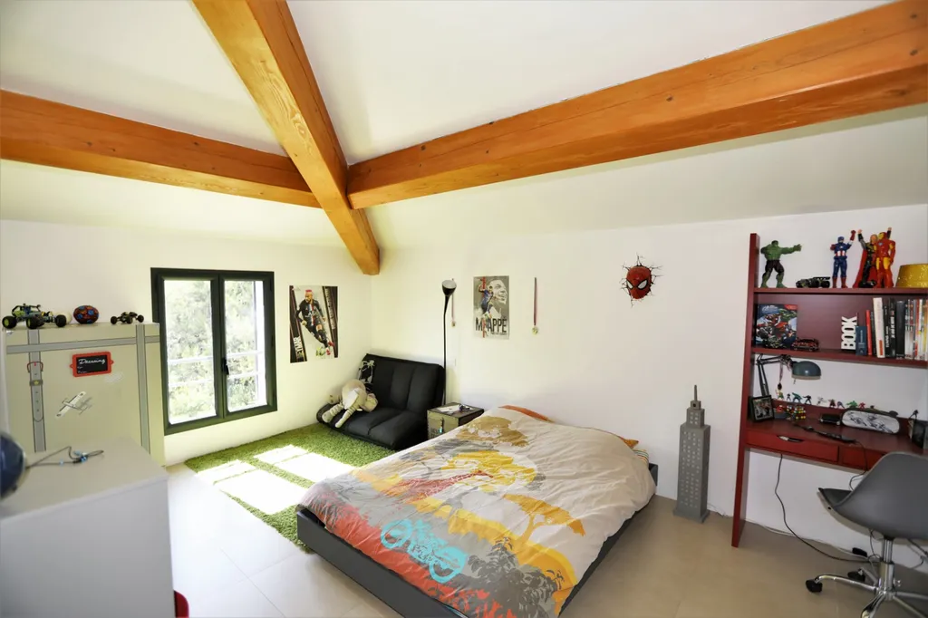 proche golf de Saumane, maison avec piscine sur terrain de 2000m²   