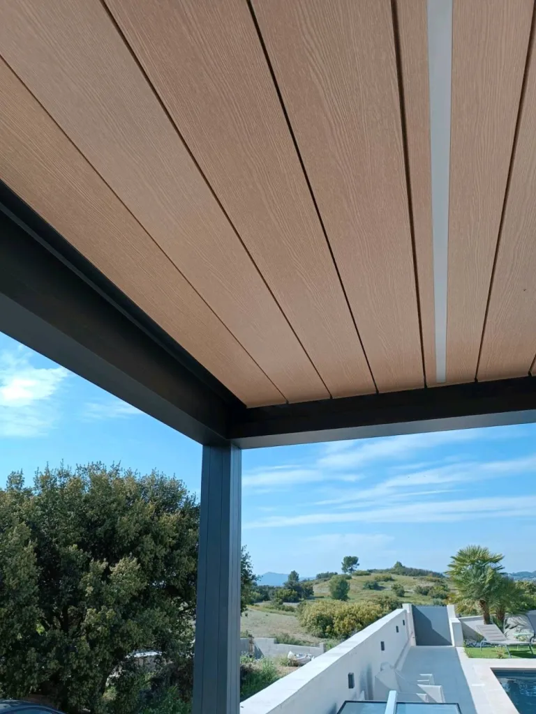 Installation d une pergola bioclimatique chez un particulier
