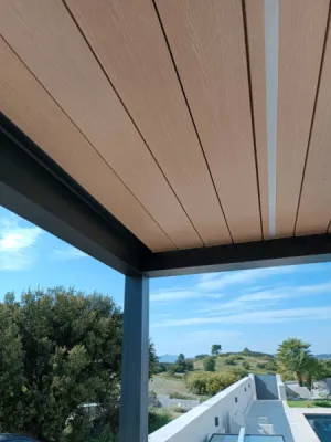 Installation d une pergola bioclimatique chez un particulier