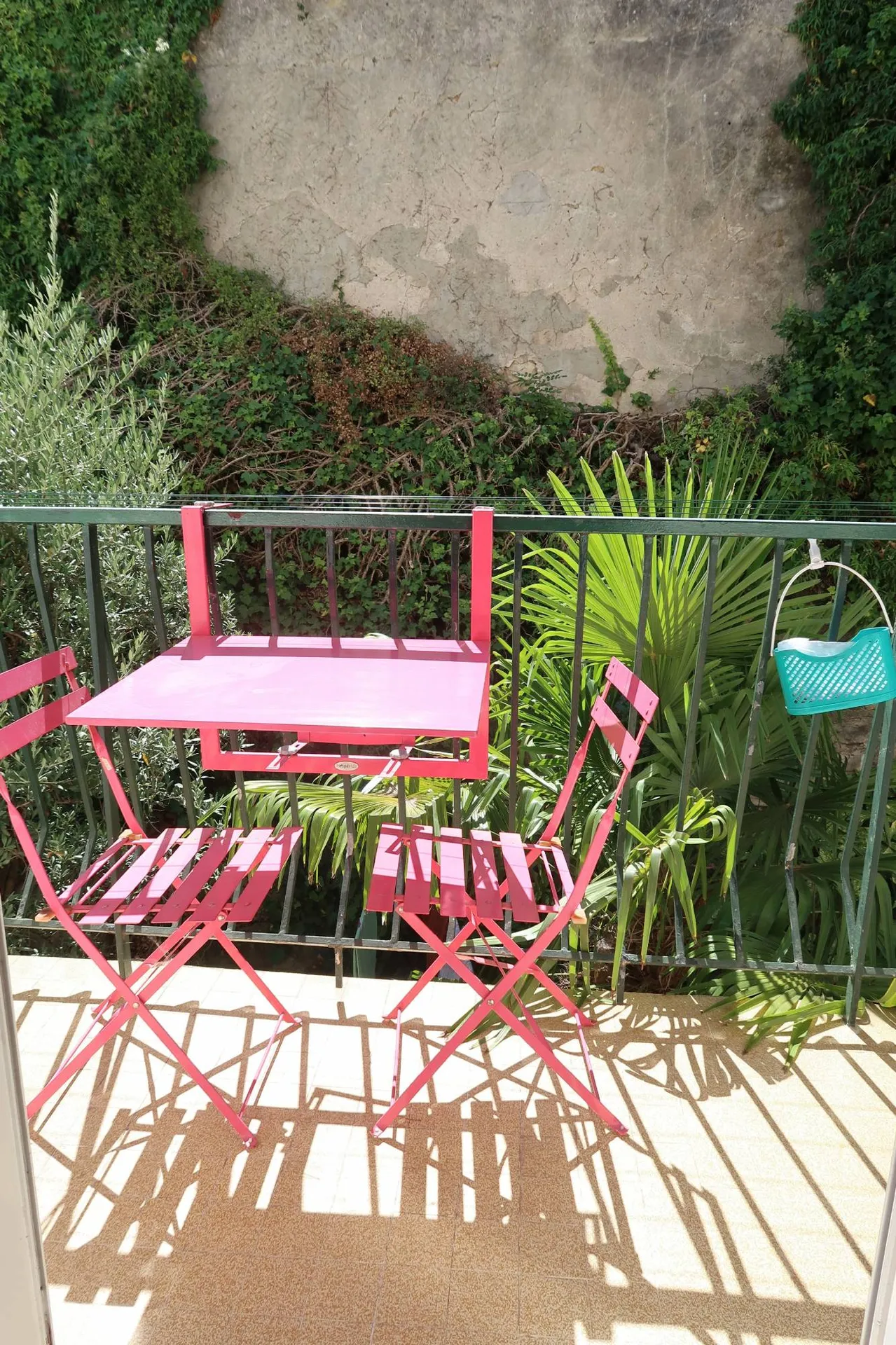 Appartement T3 Cassis dans petit immeuble au centre avec deux balcons et cave 