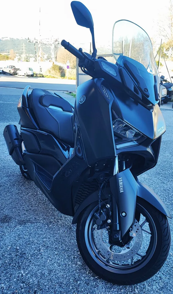 YAMAHA X-MAX 300cc TECH MAX DU 08/2024 AVEC 4415 KM.