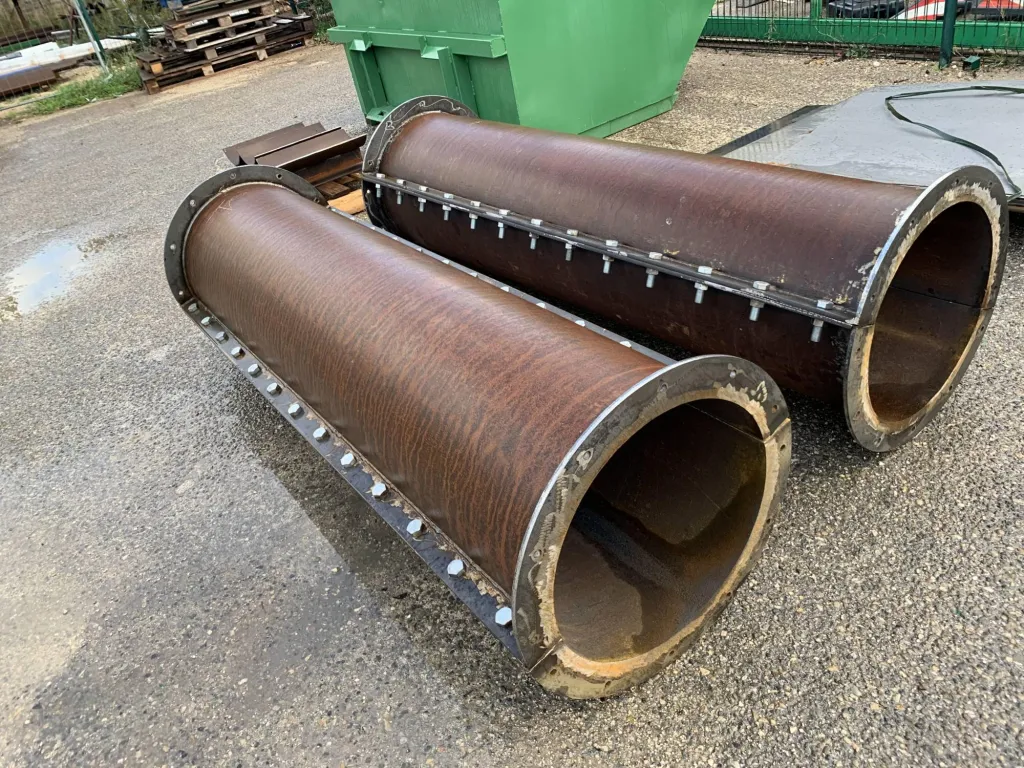 FABRICATION FOURREAUX DEMI COQUILLE POUR PASSAGE TUYAUTERIE DANS NOS ATELIERS A MARTIGUES PACA 