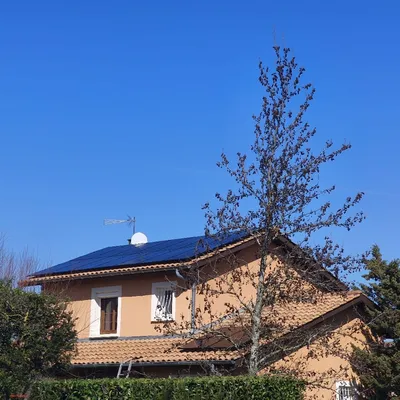Installation de panneaux photovoltaïques avec batterie virtuelle à Saint Bonnet-de-Mure près de Saint Priest (69) par 3 Baies