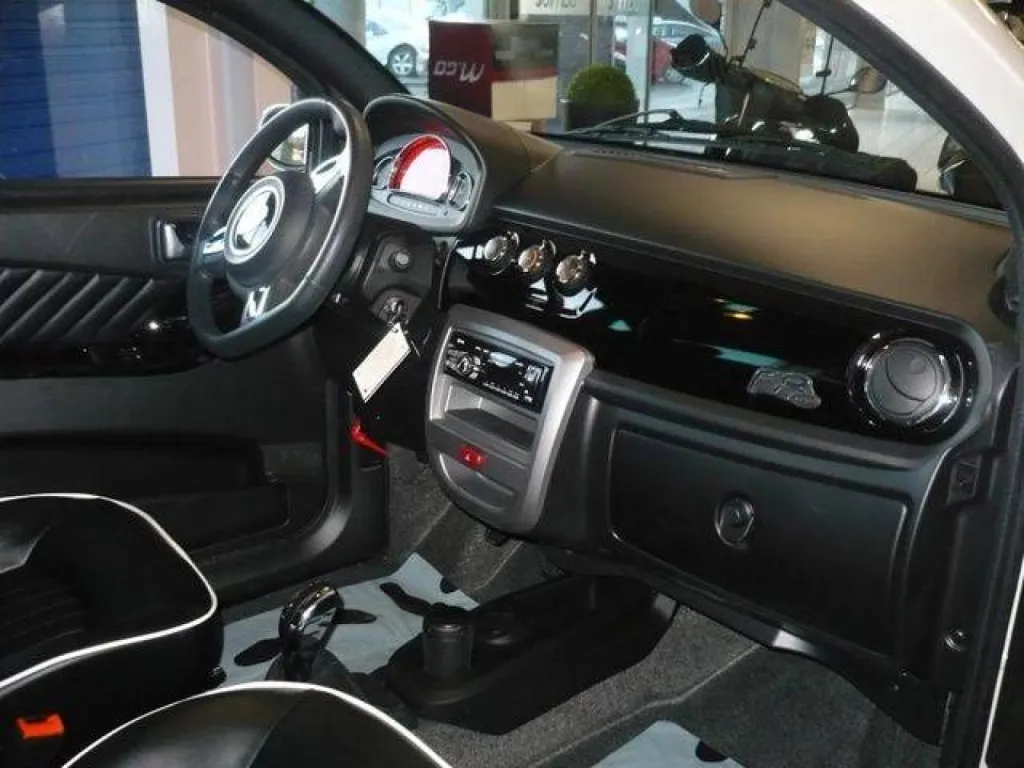 VENTE VOITURE SANS PERMIS MICROCAR F8C MOTEUR PROGRESS DE COULEUR BLANC NACRE SUR TOULON DANS LE VAR 83