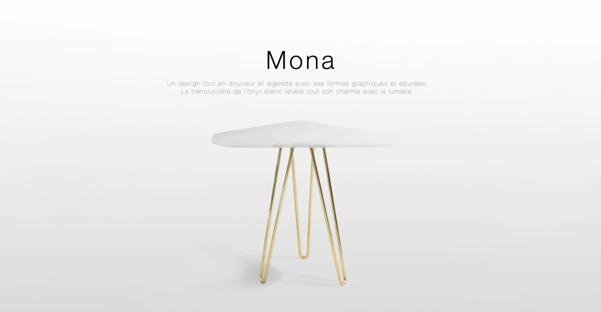 Mona: table basse design vintage en onyx blanc et pied hairpin legs laiton poli