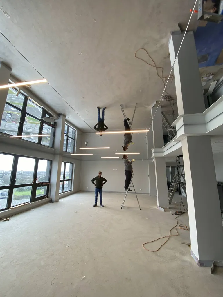CHU Purpan Dieulafoy : installation de cadres miroir - Plafonds Tendus Occitans Toulouse