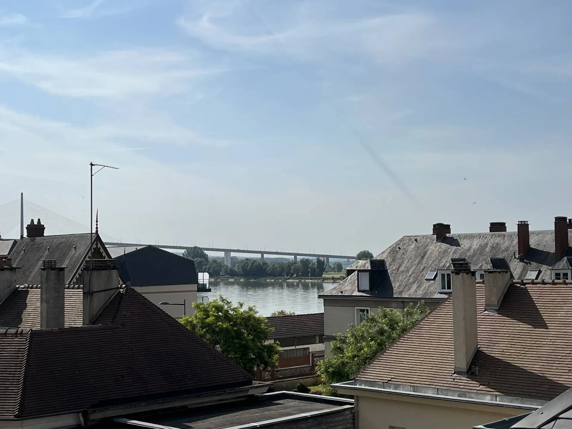 Ensemble immobilier avec ascenseur, à vendre, en centre ville de Caudebec en Caux !