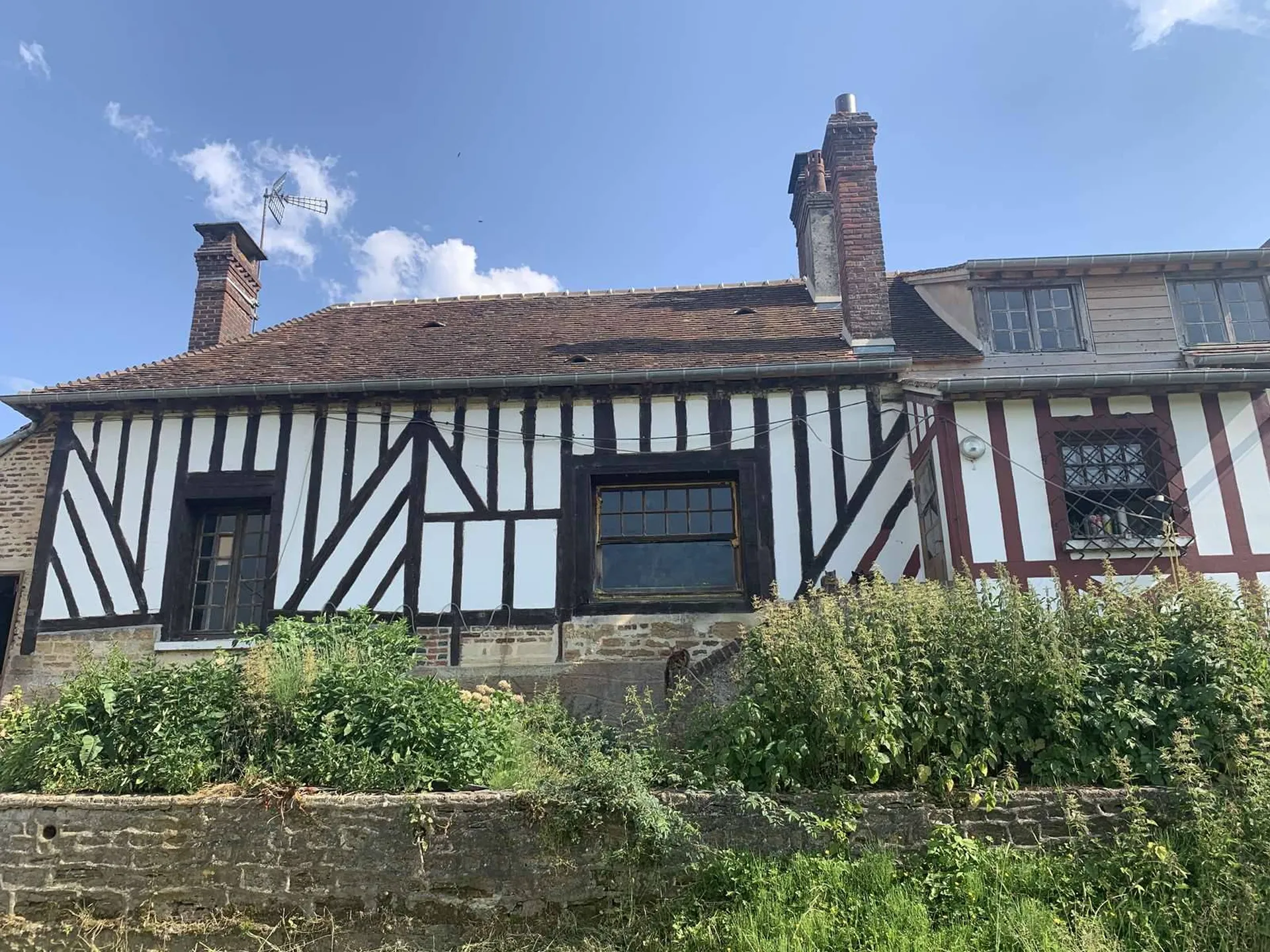 A VENDRE Manoir en colombages avec 100 ha de terres, dans la Région de VIMOUTIERS 61120