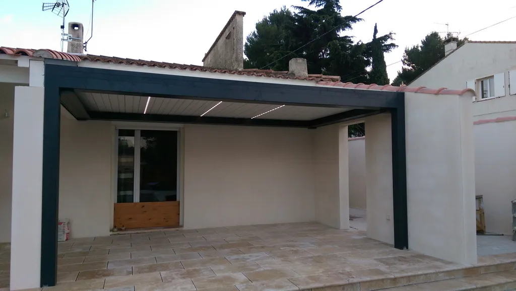 Pergola bioclimatique en aluminium posé sur Martigues