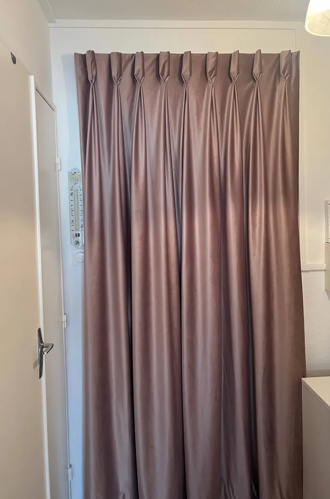 Installation d'un rideau de porte d'entrée sur mesure  à Villeurbanne 