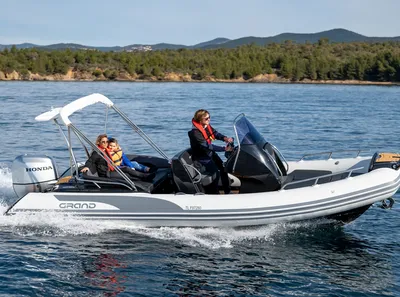 Vente d'un semi-rigide Grand Boats Golden Line G650, semi-rigide de 6.50 mètres de long disponible à La Londe-les-Maures près de Hyères