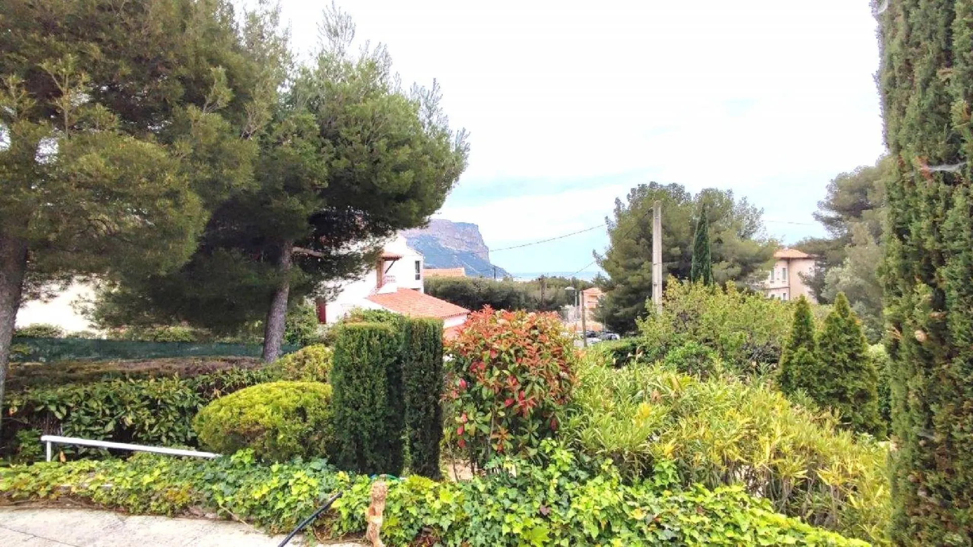 Villa Cassis  derrière le port, avec piscine et garage, vue mer et Cap Canaille