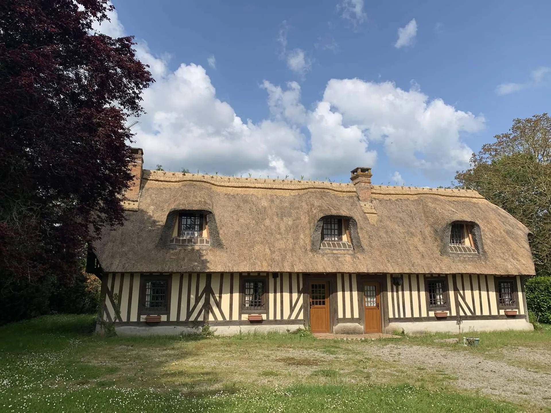 Dans le SUD PAYS D'AUGE Région de LISIEUX (CALVADOS) CHARMANTE CHAUMIERE