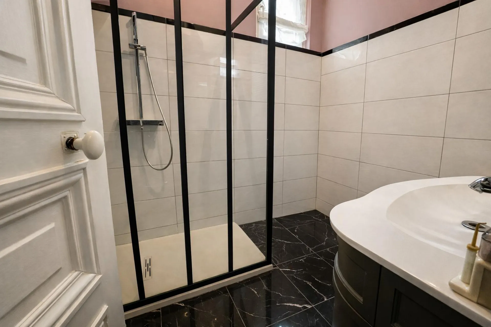 Appartement d’exception avec cour privative et garage – Centre-ville de Dieppe – Normandie – France