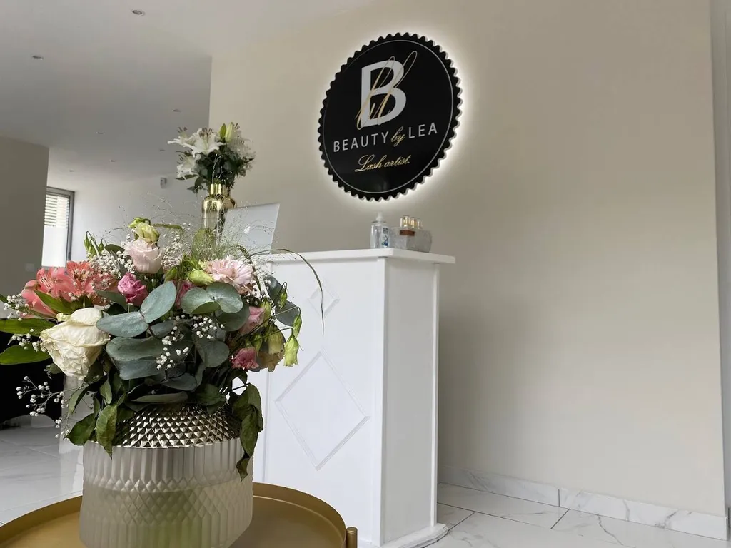 Logo lumineux décoration intérieur fos-sur-mer