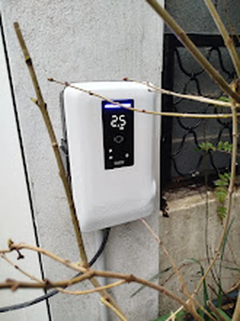 borne de recharge DAZE par infiny elec au CRES