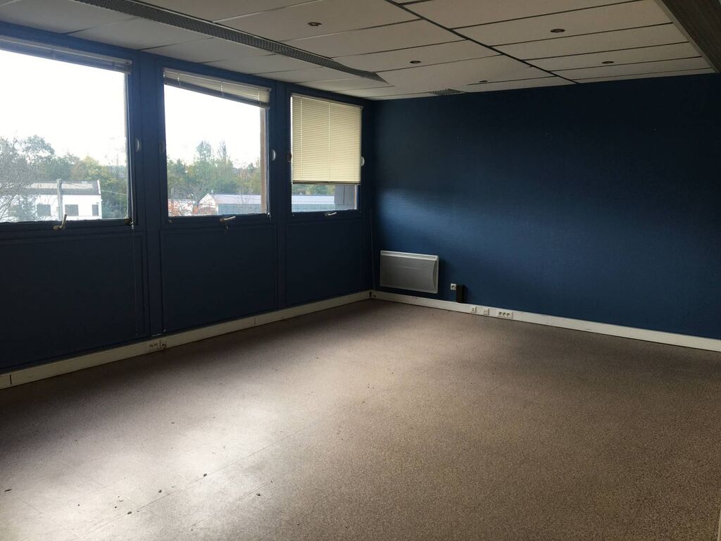 A vendre : Ensemble de 2 locaux industriels à Notre Dame de Gravenchon