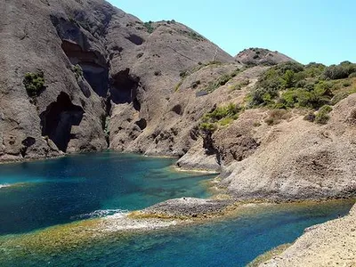 Explorez la Beauté Côtière : Visitez la Calanque du Mugel à La Ciotat avec L'Eden Boat