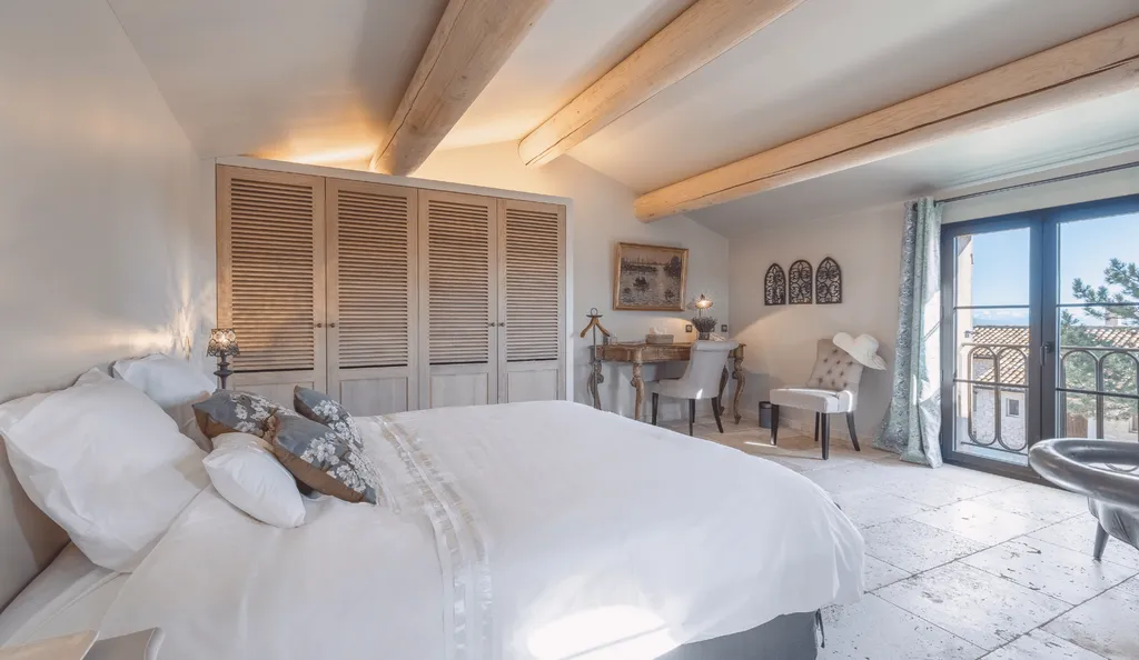 The Suite Norine : A high-end Provençal haven combining generous space, tranquility, modern conveniences, and a beautifully designed bathroom for ultimate relaxation