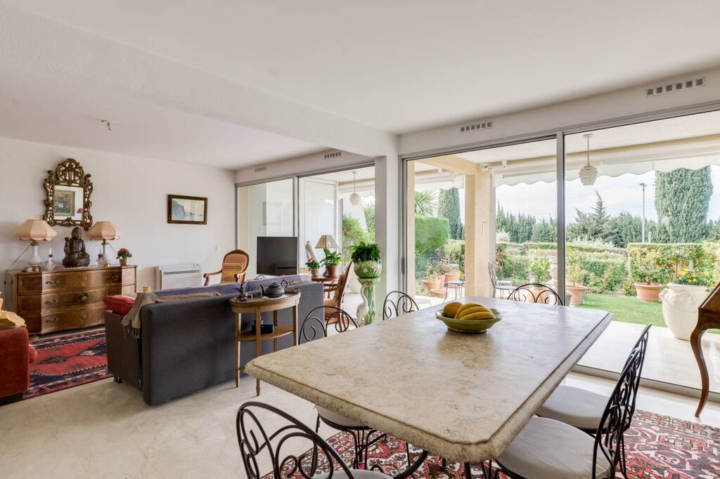 Cassis - T3 avec terrasse, jardin privatif et parking dans résidence de standing   