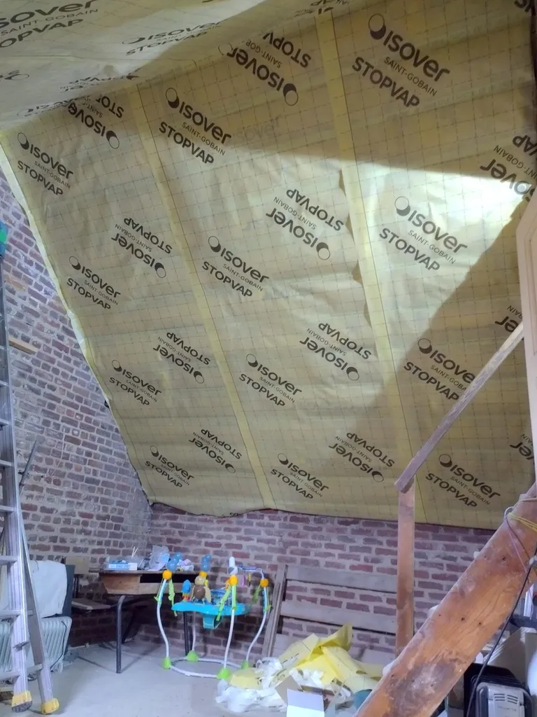 Isolation thermique par l'intérieur : Isolation des rampants en laine de verre