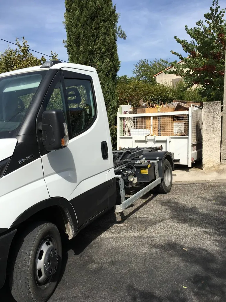 Qui contacter pour un nettoyage urgent de bâtiment sur Avignon (84)?