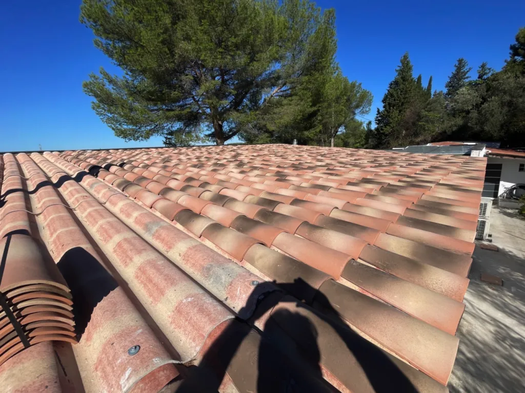 Pose de tuiles Canal Silvacane sur des Plaques sous toiture sur Martigues