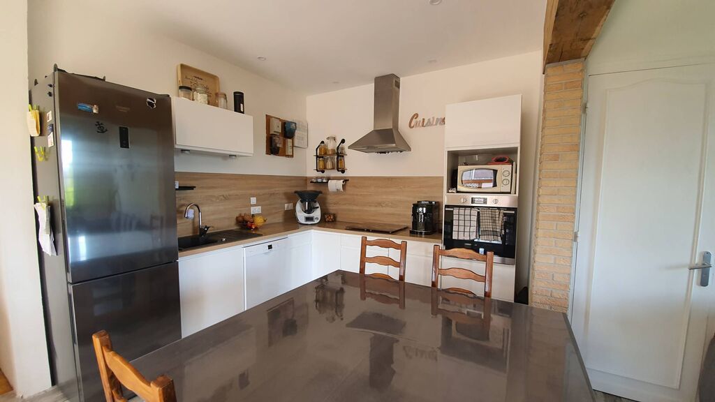 A vendre Maison avec jardin, 3 chambres, à 10 minutes de Dieppe 76200 et de la mer.