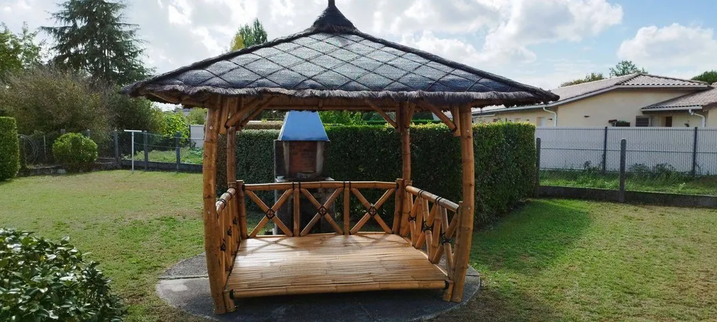 Créer un havre de paix durable avec des paillotes et des gazébos en bambou près de Contis