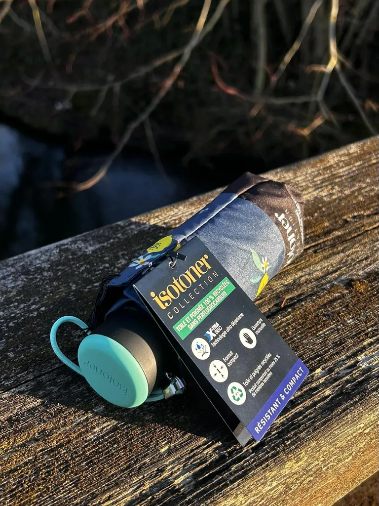 Parapluie MINI SLIM Isotoner Citron Jaune disponible chez Evasion à Eu