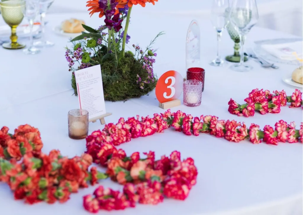 S'entourer d'une Wedding planner spécialisée en scénographie sur mesure à Bordeaux en Nouvelle Aquitaine pour un mariage coloré en 2026