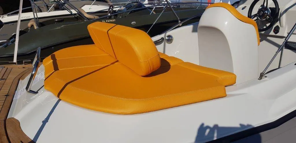 Libra 650 open à vendre au port de Bandol