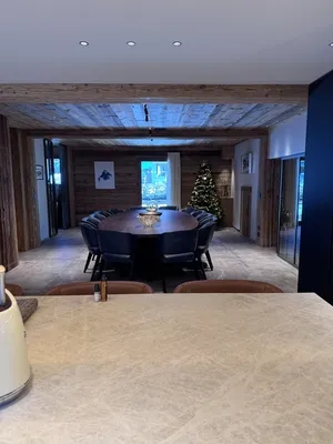 Cuisine de prestige à La Clusaz : l'alliance du Fenix Ingo et de la pierre Taj Mahal