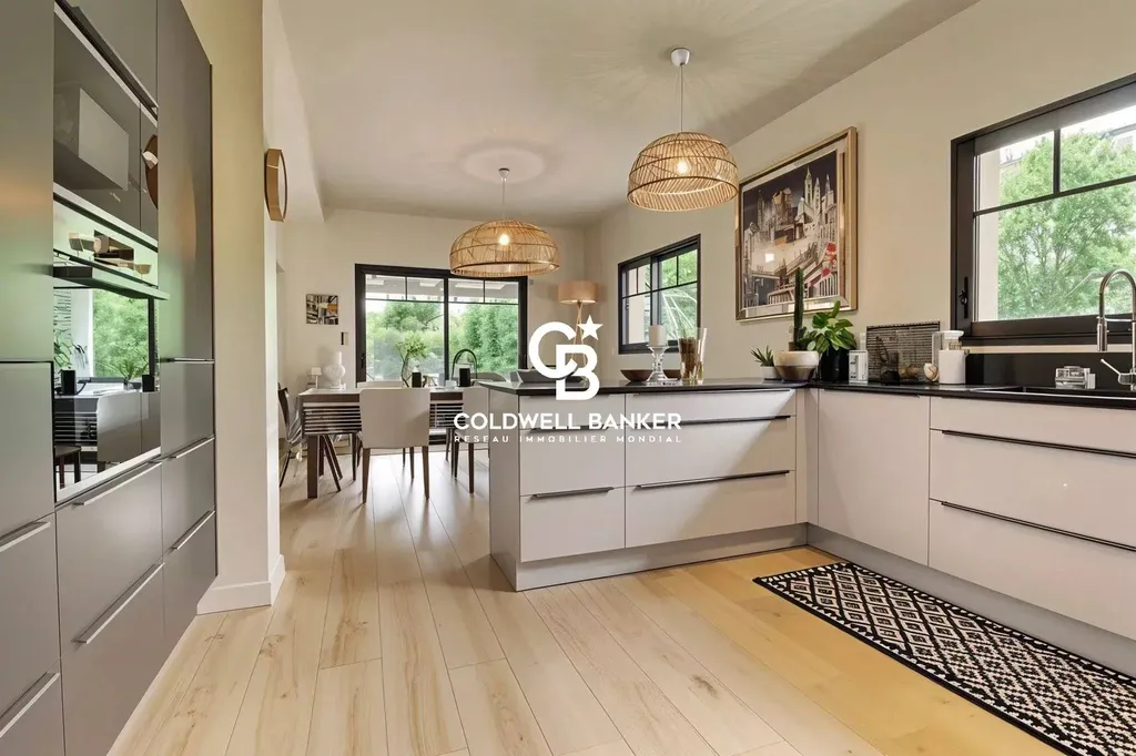 Maison à vendre à Andernos-les-Bains - contemporaine 4 chambres avec piscine et jardin paysagé