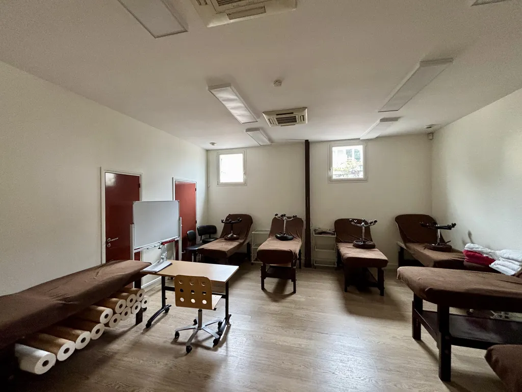 Location - Local commercial 440 m², La Boule, Rue des Venêts 92000 NANTERRE
