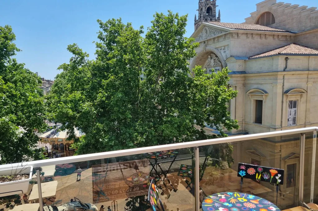 AVIGNON INTRAMUROS : EXCEPTIONNEL ET RARE APPARTEMENT PLEIN SUD    