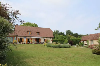 A acquérir Propriété Contemporaine avec dépendances et parc de 4 000 m², à proximité immédiate de Pont-L'Evêque 14130