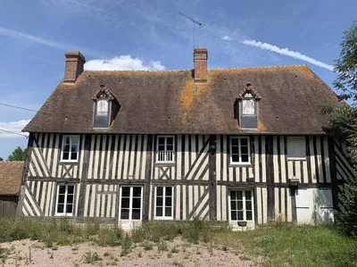 Vente d'un Ancien Presbytère en colombages bâti sur env. 5 000 m² de terrain paysagé, dans la région de Livarot 14140