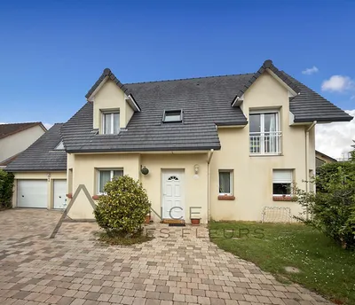 A vendre maison de 190 m² édifiée sur 598 m² de terrain sur la commune de CLEON 76410
