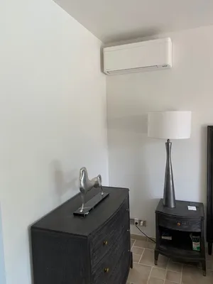 Installation de climatisation murale multi-split Daikin dans une villa à Vence